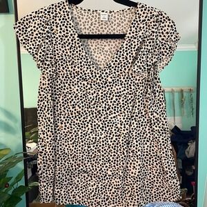 Old Navy Womens Cheetah Print V Neck Short Sleeve‎ Top Shirt Size S